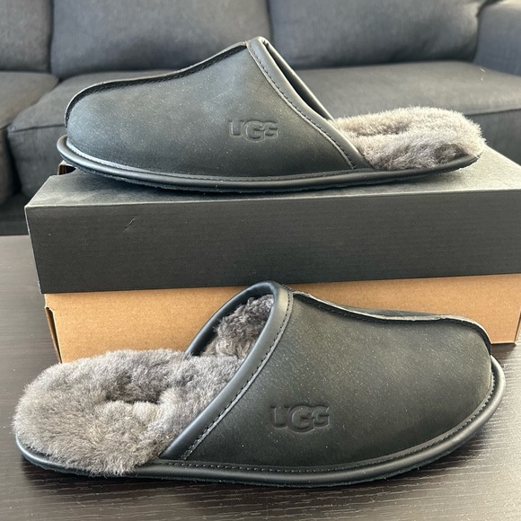 UGG MENS SCUFF LEATHER SLIPPERS - Picture 1 of 8